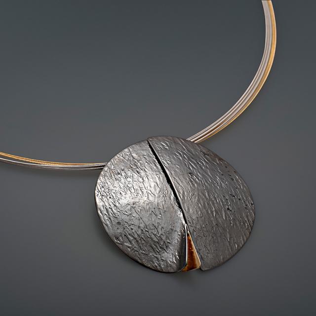 Textures necklace with pendant 30